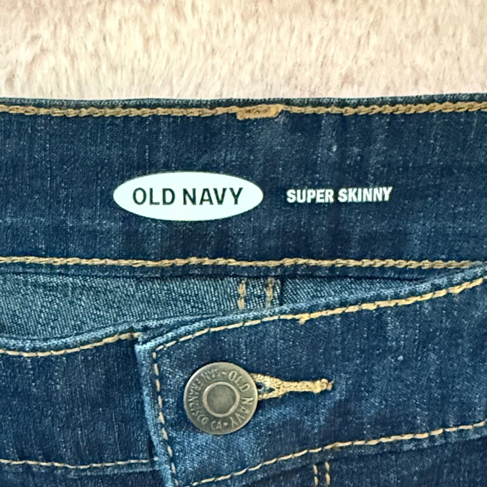 Old Navy Skinny Jeans ** Bundle 5+ items and name your offer!!! 💖💞 - Picture 2 of 3